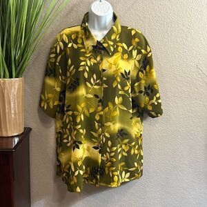 #430 Nu-Look leafy print button down collared blouse size 1X